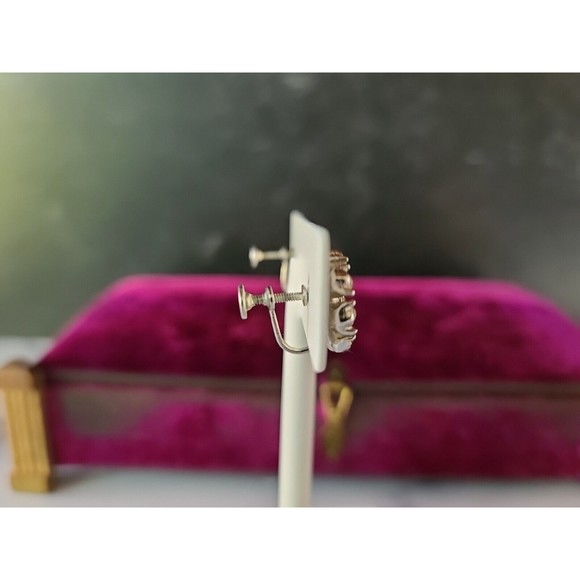 Vintage Weisner Floral Screwback Earrings - Picture 3 of 10